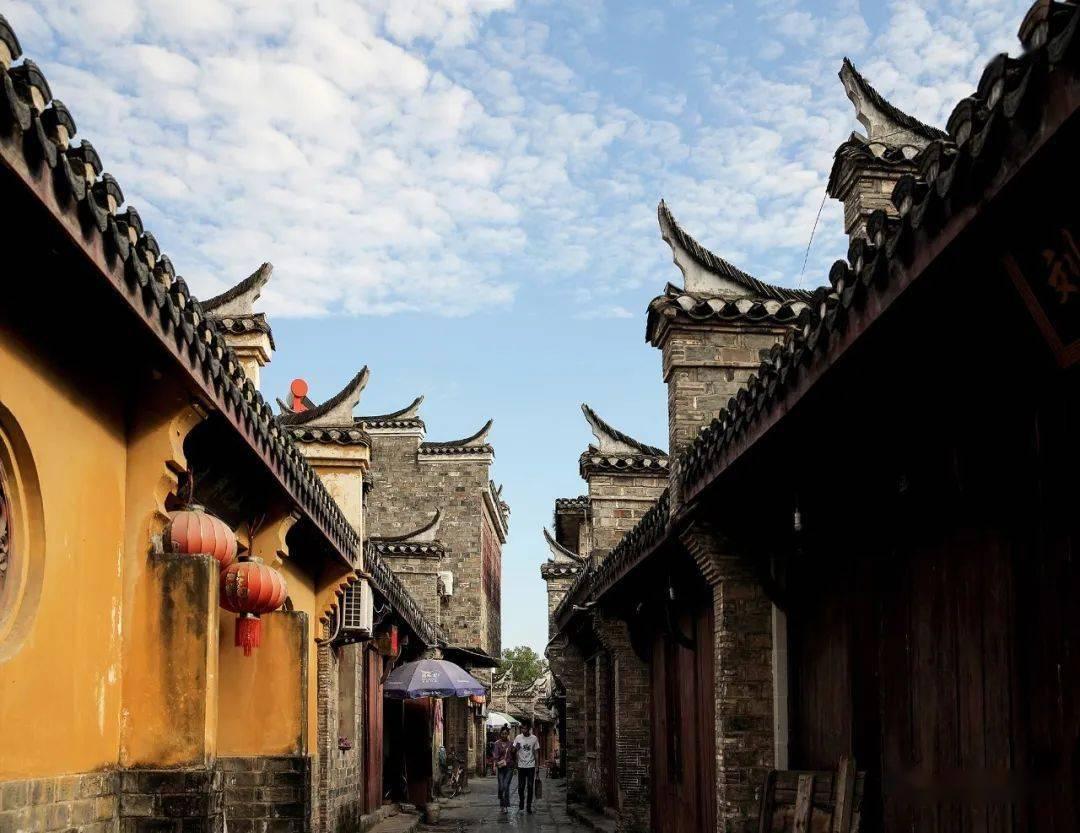 严打非法运营,护航学子回家路